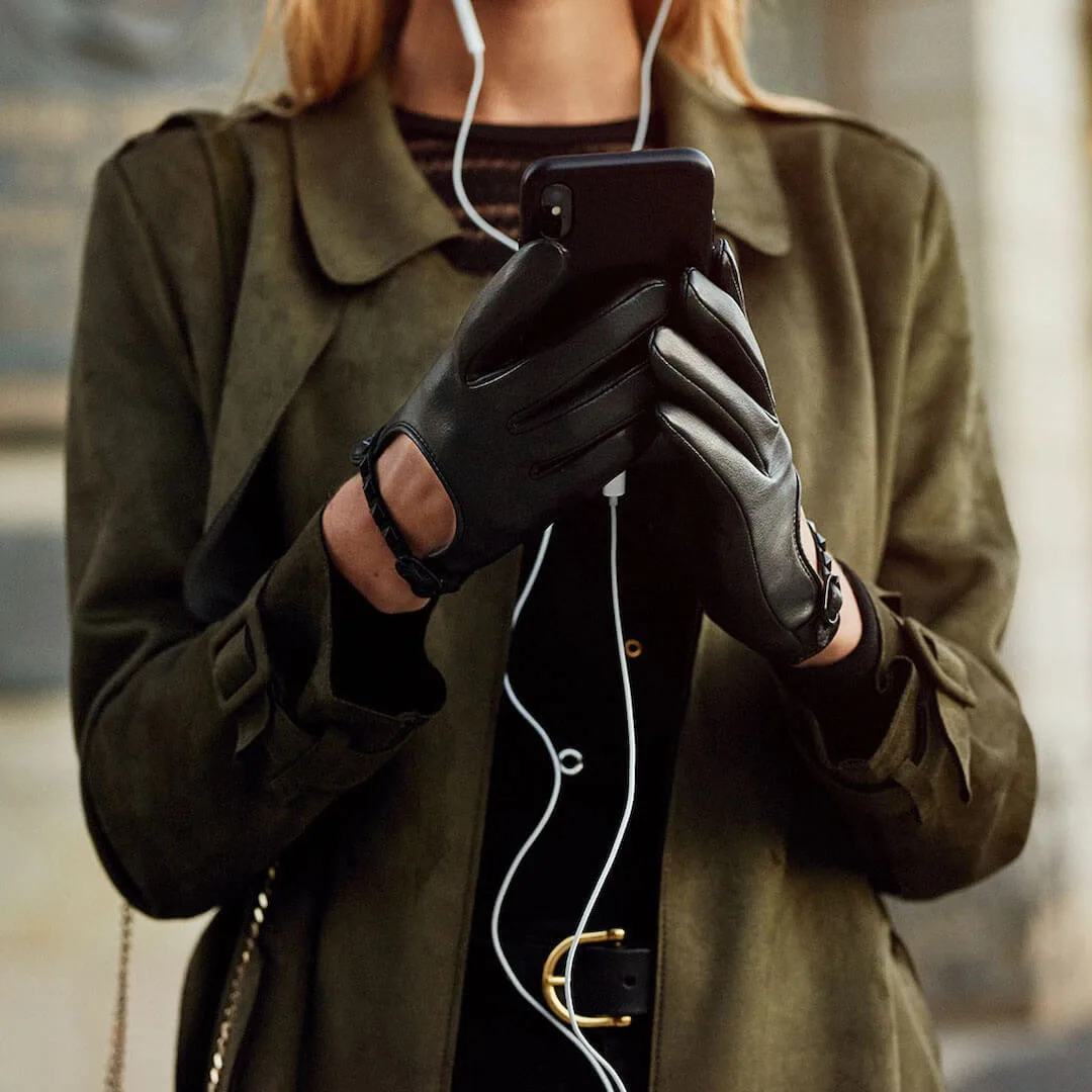 Gloves with studs for women