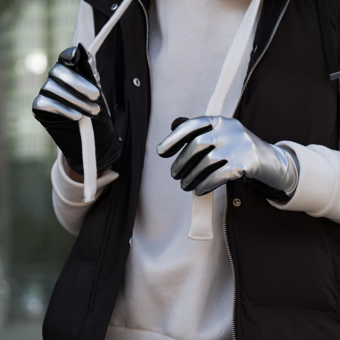 Silberne Damenhandschuhe mit abriebfester Touchscreen-Technologie