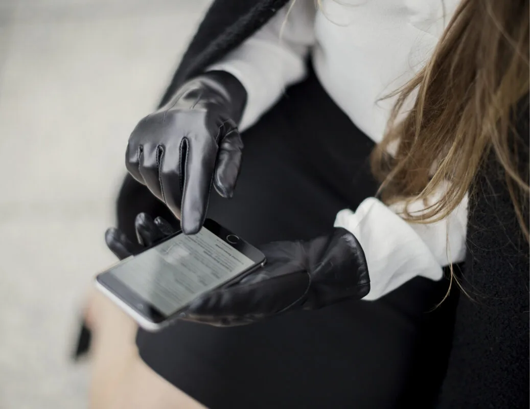 Klassische schwarze Handschuhe für Frauen